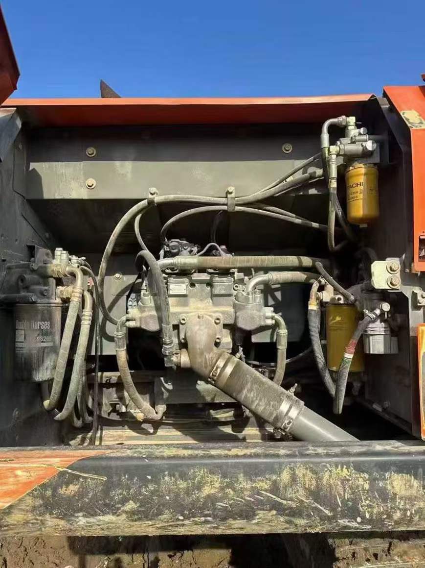 Used Hitachi ZAXIS200 Excavator 2018 Model / 6