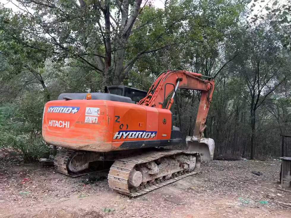 Buy Hitachi ZAXIS200 Used Excavator / 1