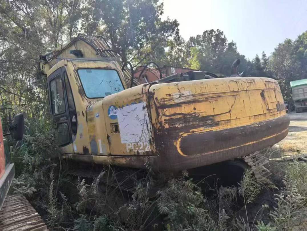 Buy Komatsu PW200-7 Used Excavator / 1