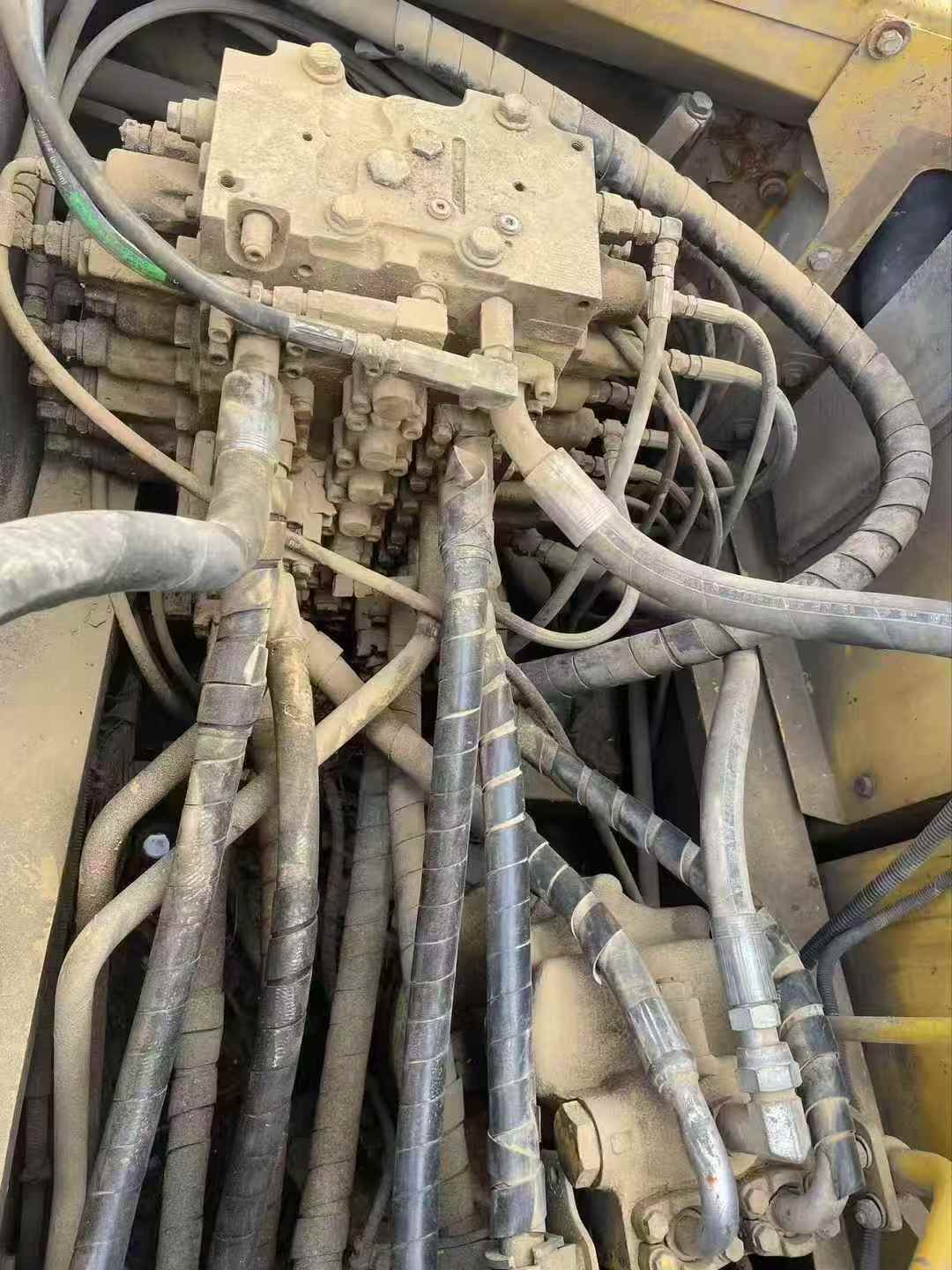 Used Komatsu PC210 Excavator 2016 Model / 6