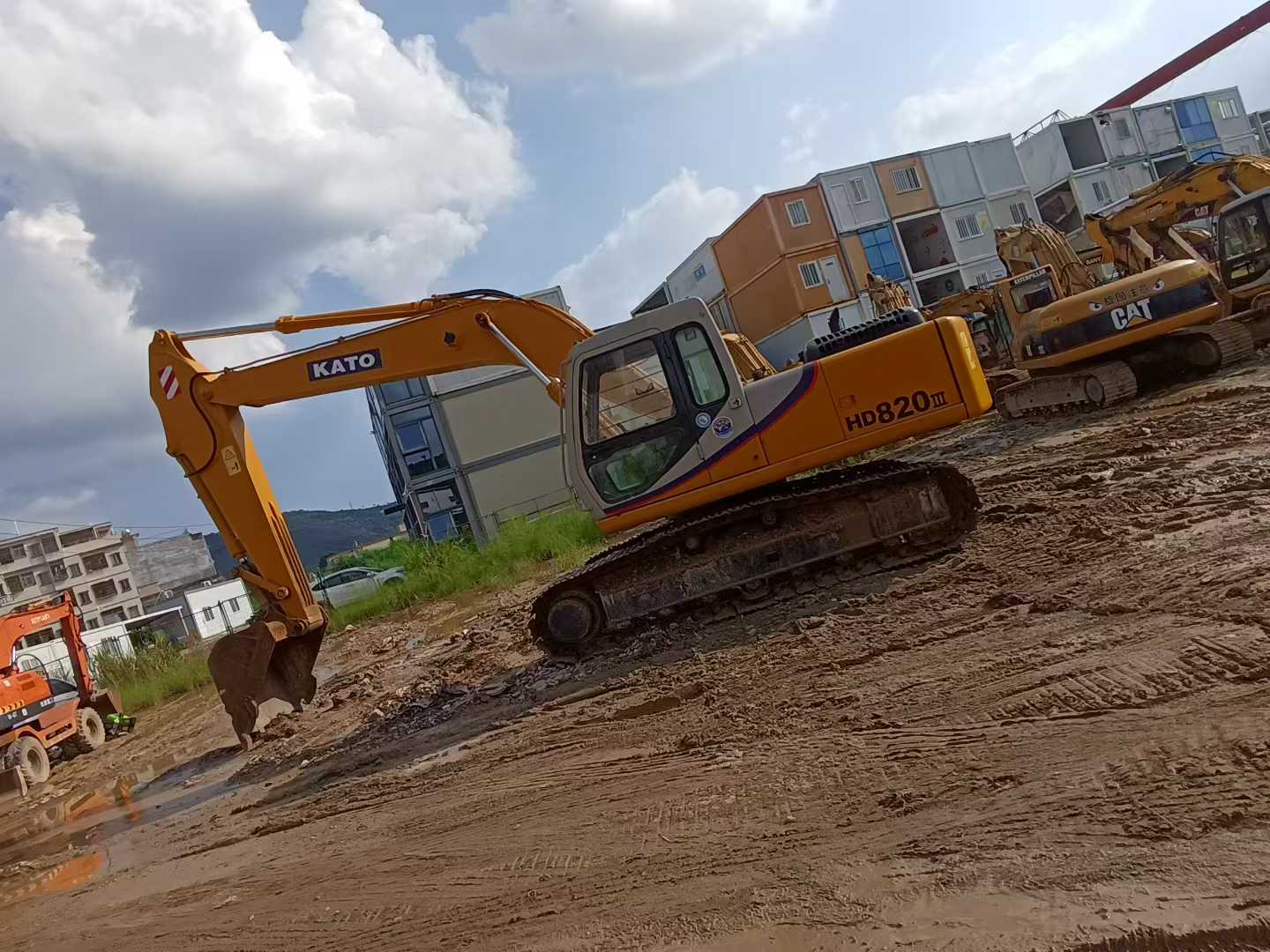 Buy Kato HD820 Used Excavator / 1