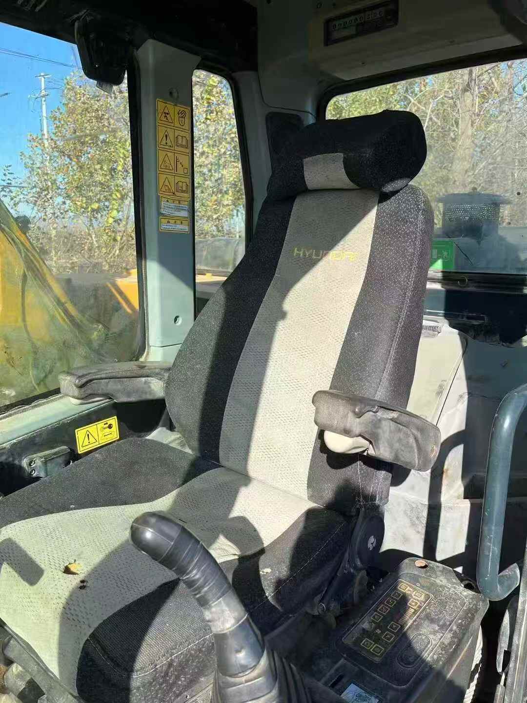 Used Hyundai R215-7 Excavator 2013 Model / 4