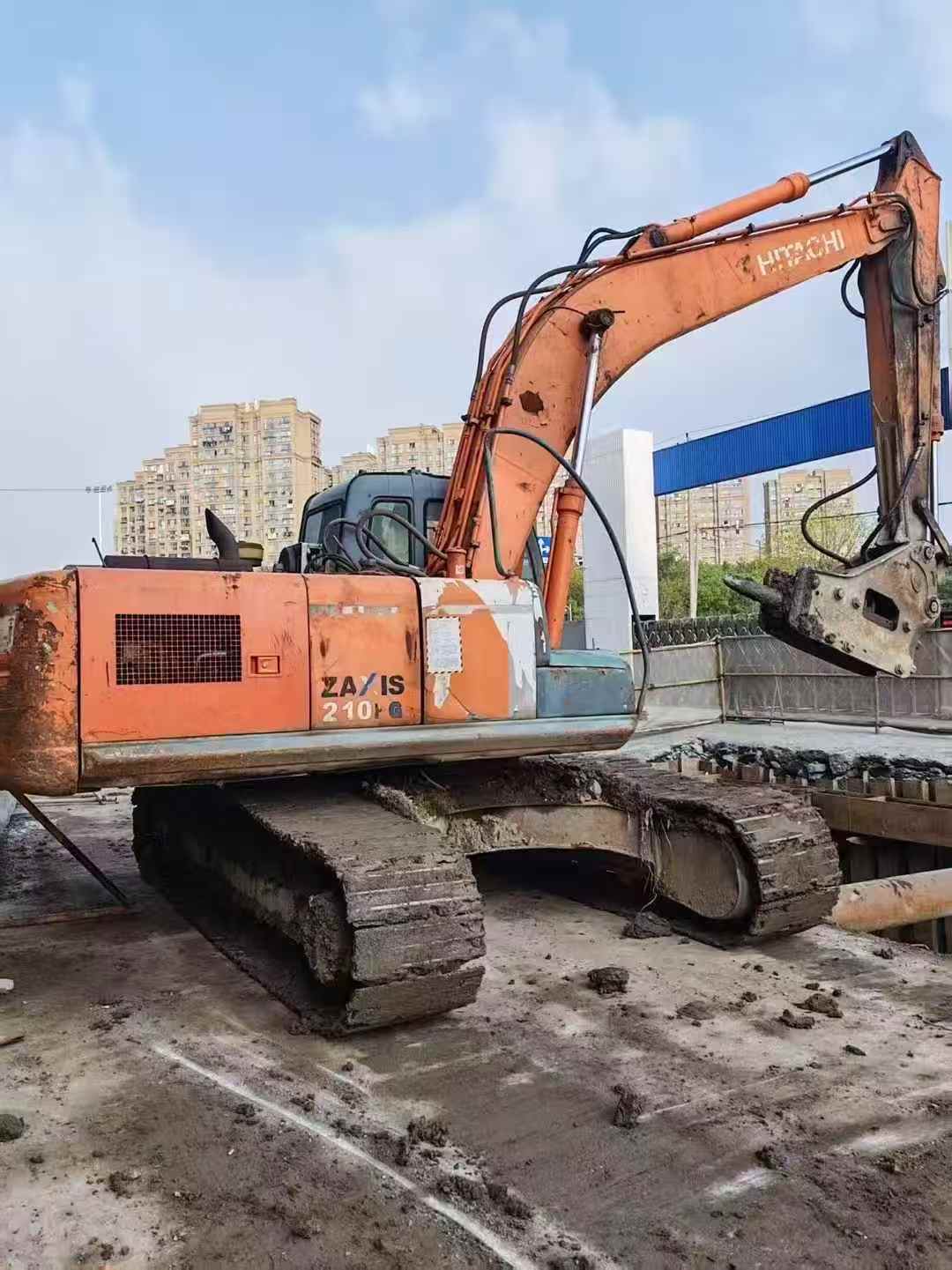 Buy Hitachi EX210 Used Excavator / 1