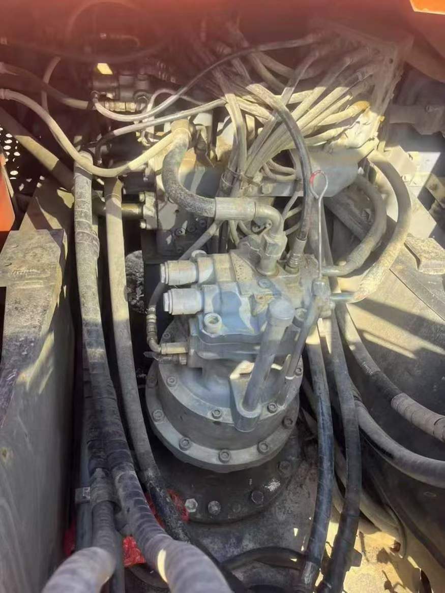 Used Hitachi ZAXIS200 Excavator 2020 Model / 8