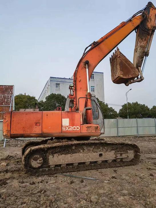 Buy Hitachi ZAXIS200 Used Excavator / 1