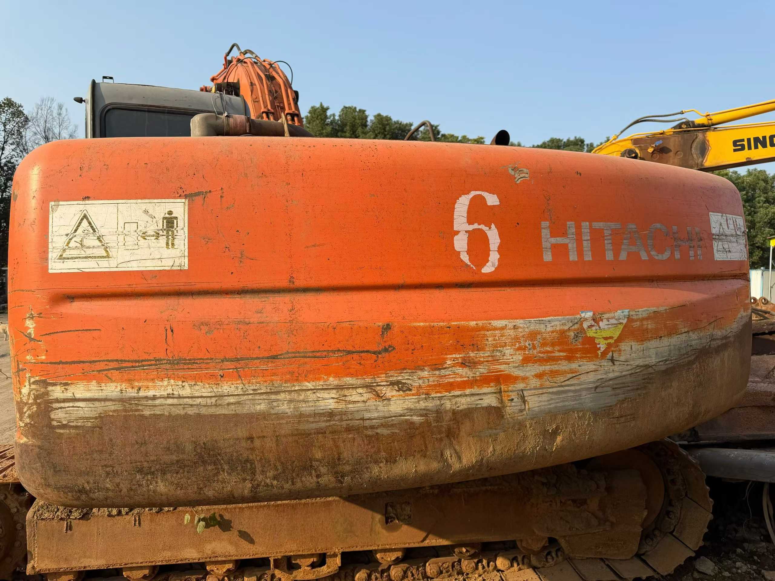 Buy Hitachi ZAXIS200 Used Excavator / 1