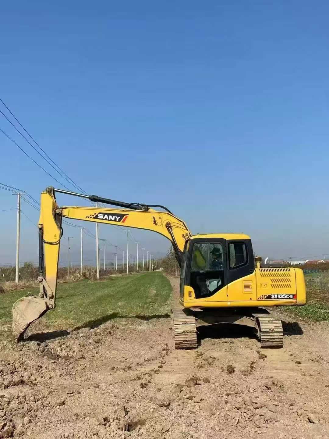 Used Sany SY135 Excavator 2016 Model / 3