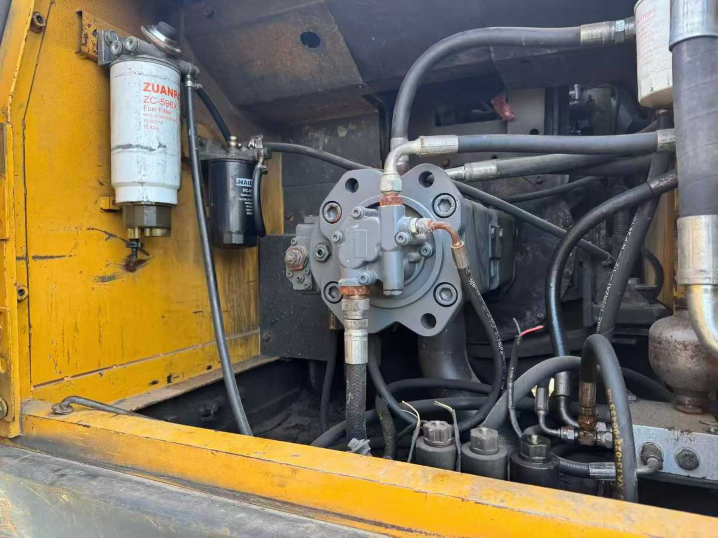 Used Volvo EW210C Excavator 2016 Model / 3