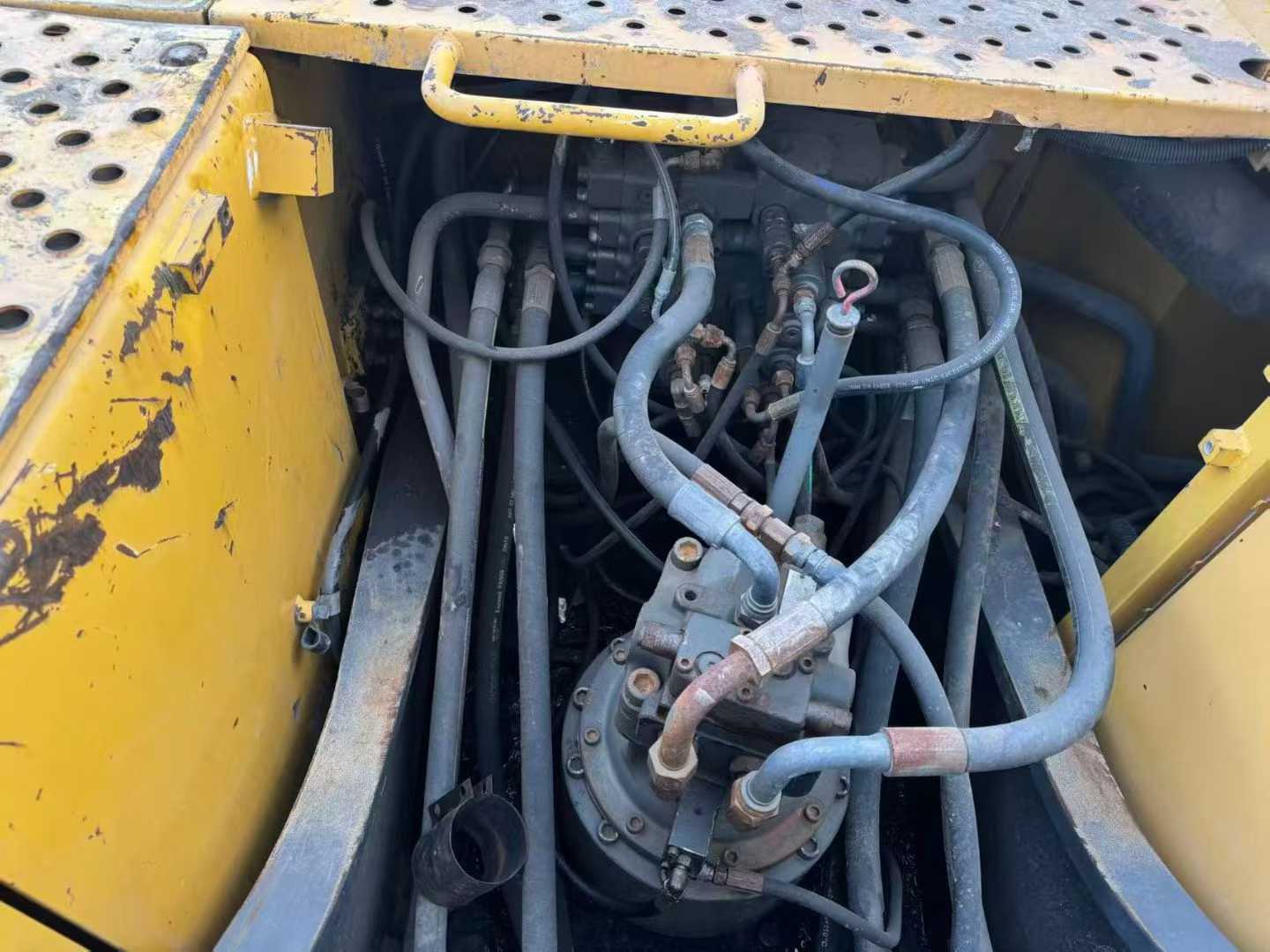 Used Volvo EW210C Excavator 2016 Model / 8