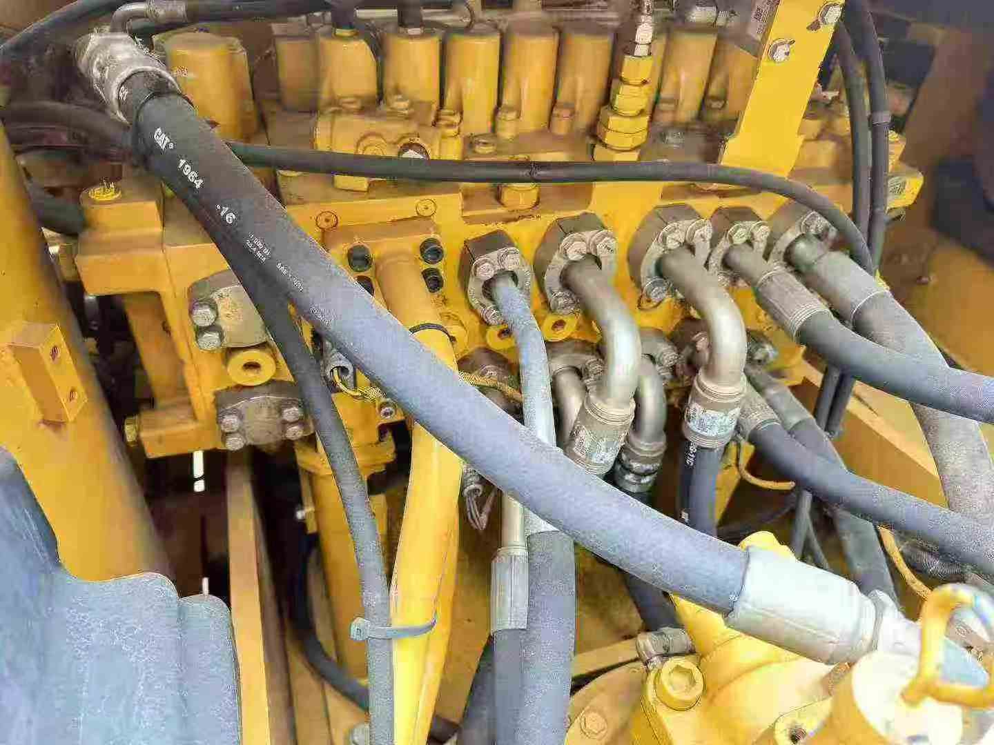 Used Caterpillar 323 Excavator 2016 Model / 6