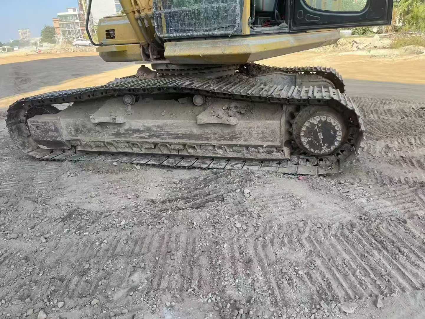 Used Komatsu HB215LC-1M0 Excavator 2016 Model / 4