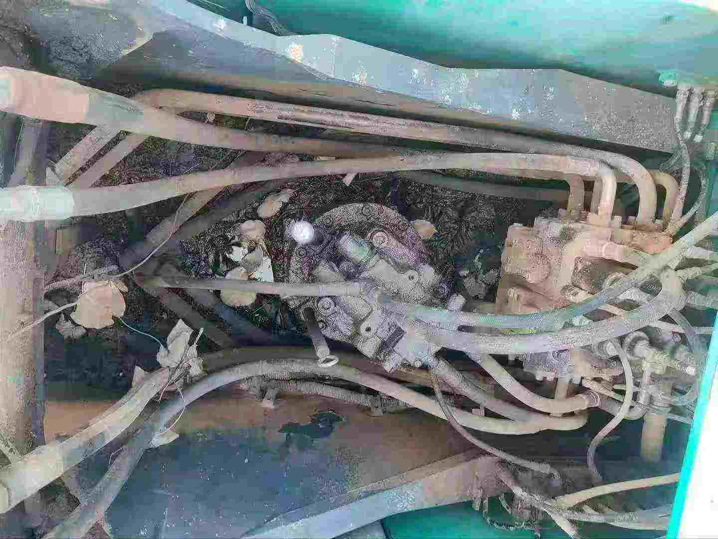 Used Kobelco SK210 Excavator 2012 Model / 9