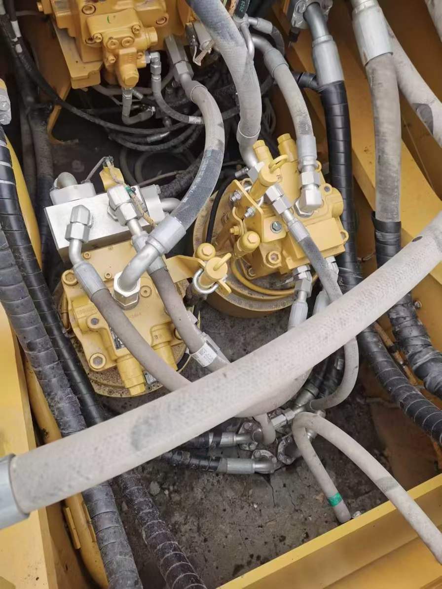 Used Caterpillar CAT352  Excavator 2022 Model / 3