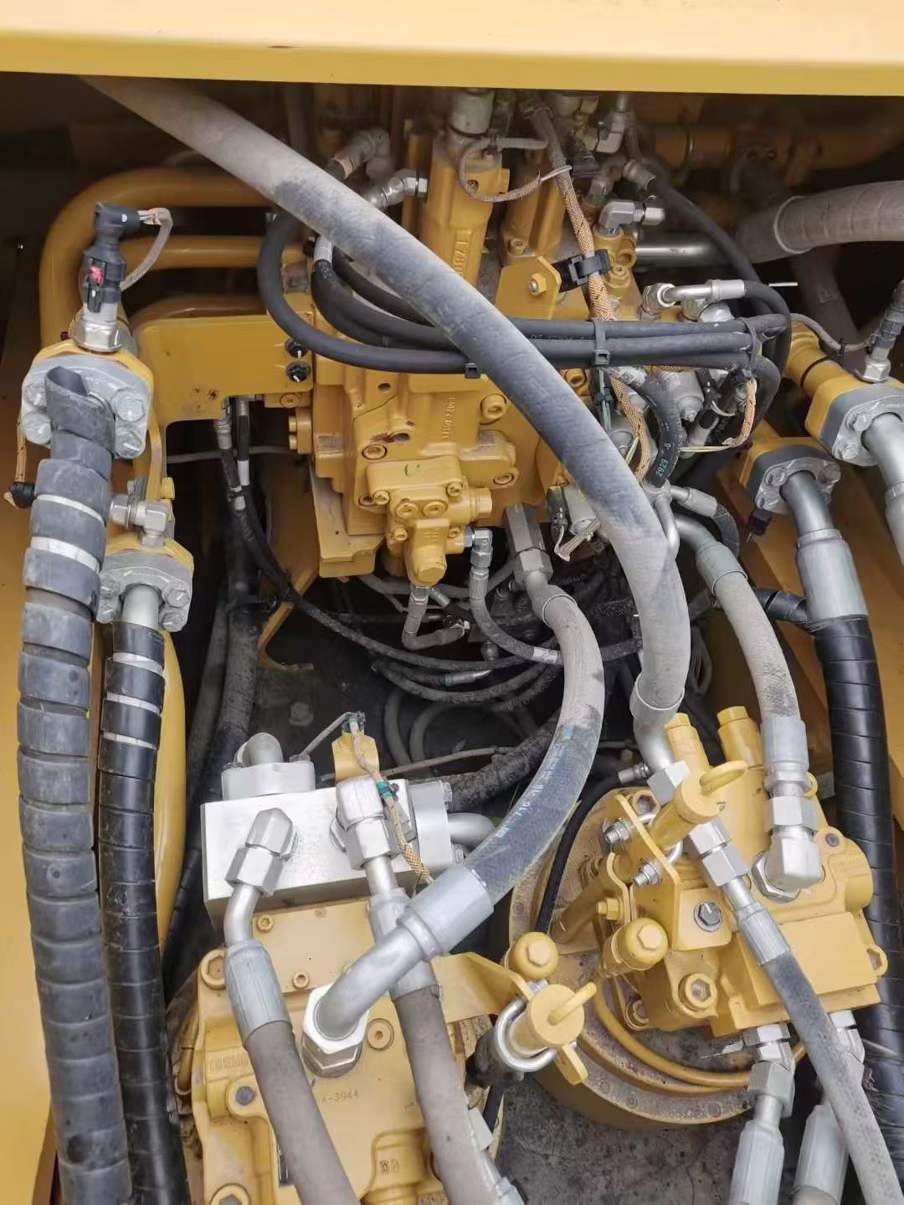 Used Caterpillar CAT352  Excavator 2022 Model / 2