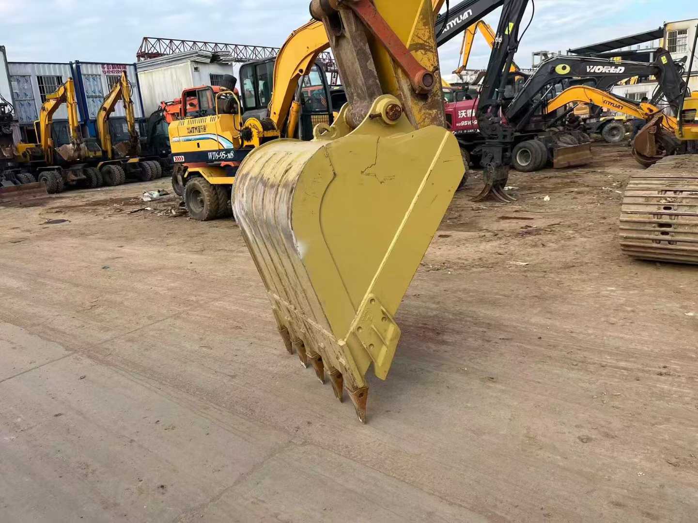Used Kato HD820 Excavator 2016 Model / 8