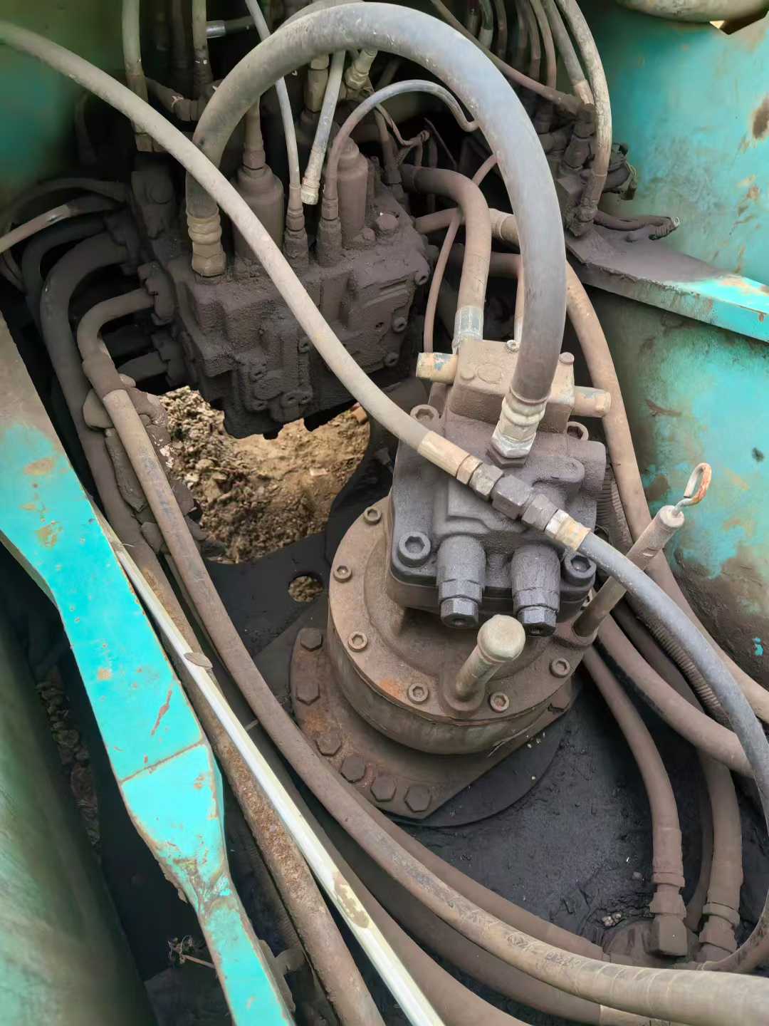 Used Kobelco SK210 Excavator 2010 Model / 6