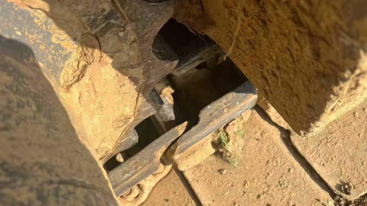 Used Komatsu PC200-8 Excavator 2010 Model / 8