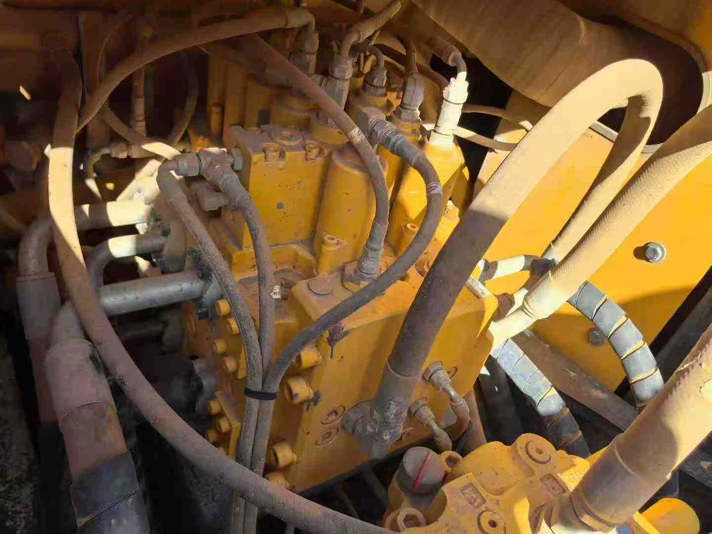 Used Hyundai R215VS Excavator 2020 Model / 3