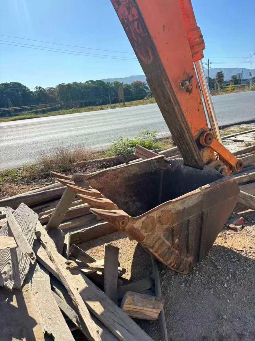 Used Hitachi ZAXIS200 Excavator 2016 Model / 4