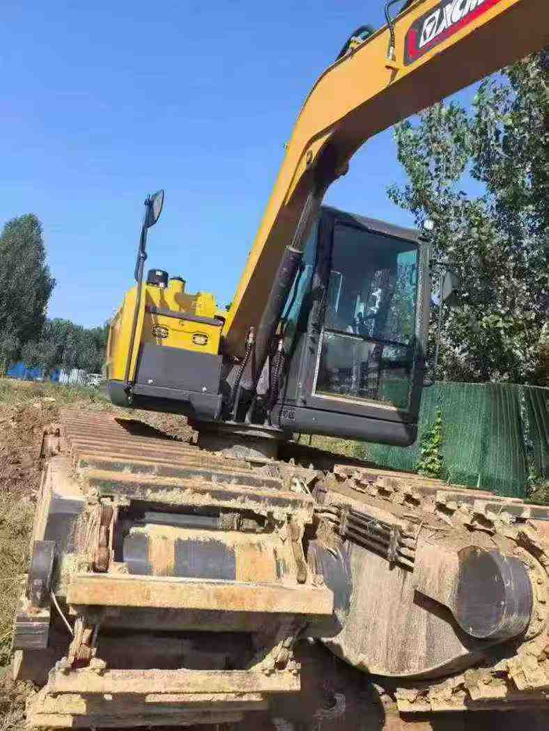 Used XCMG XE75WD Excavator 2016 Model / 4