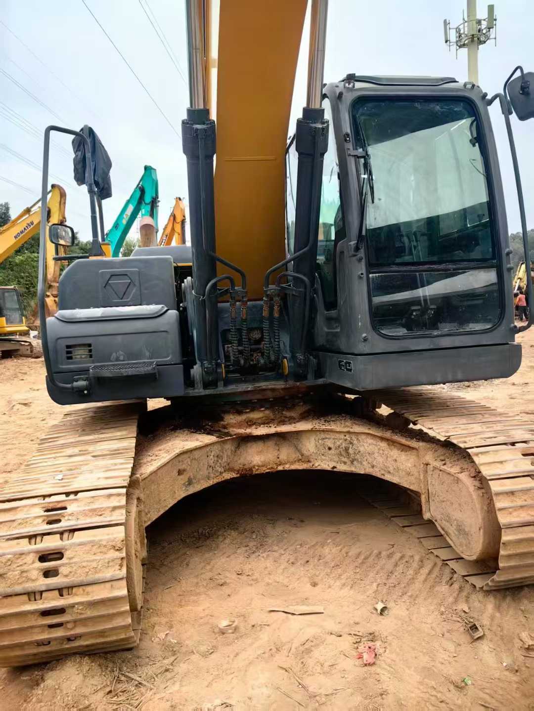 Buy XCMG LW200 Used Excavator / 4 Used XCMG LW200 Excavator 2021 Model / 4