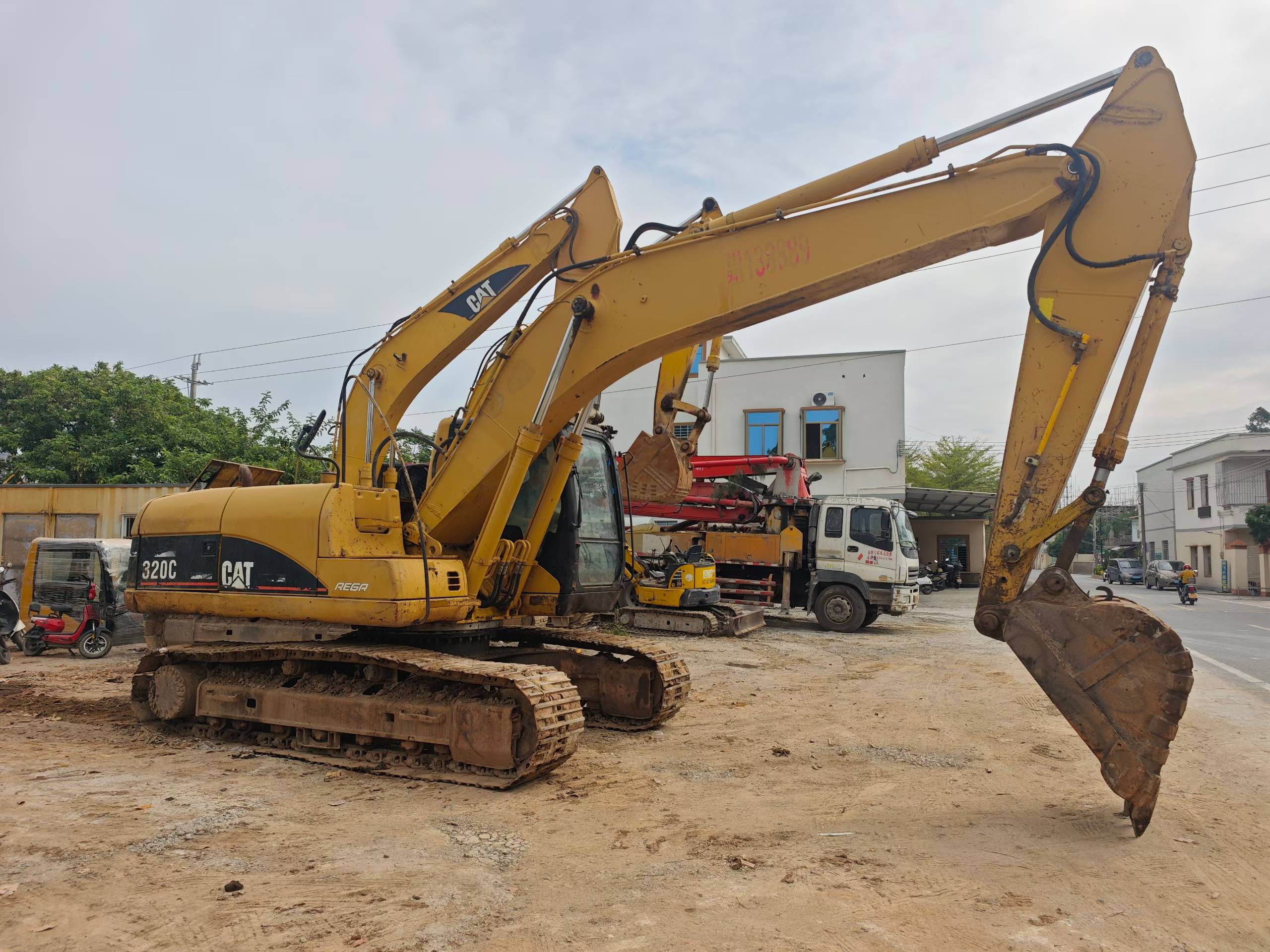 Used Caterpillar 320C Excavator 2016 Model / 3
