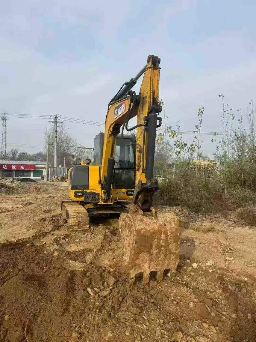 Used XCMG XE60 Excavator 2016 Model / 3