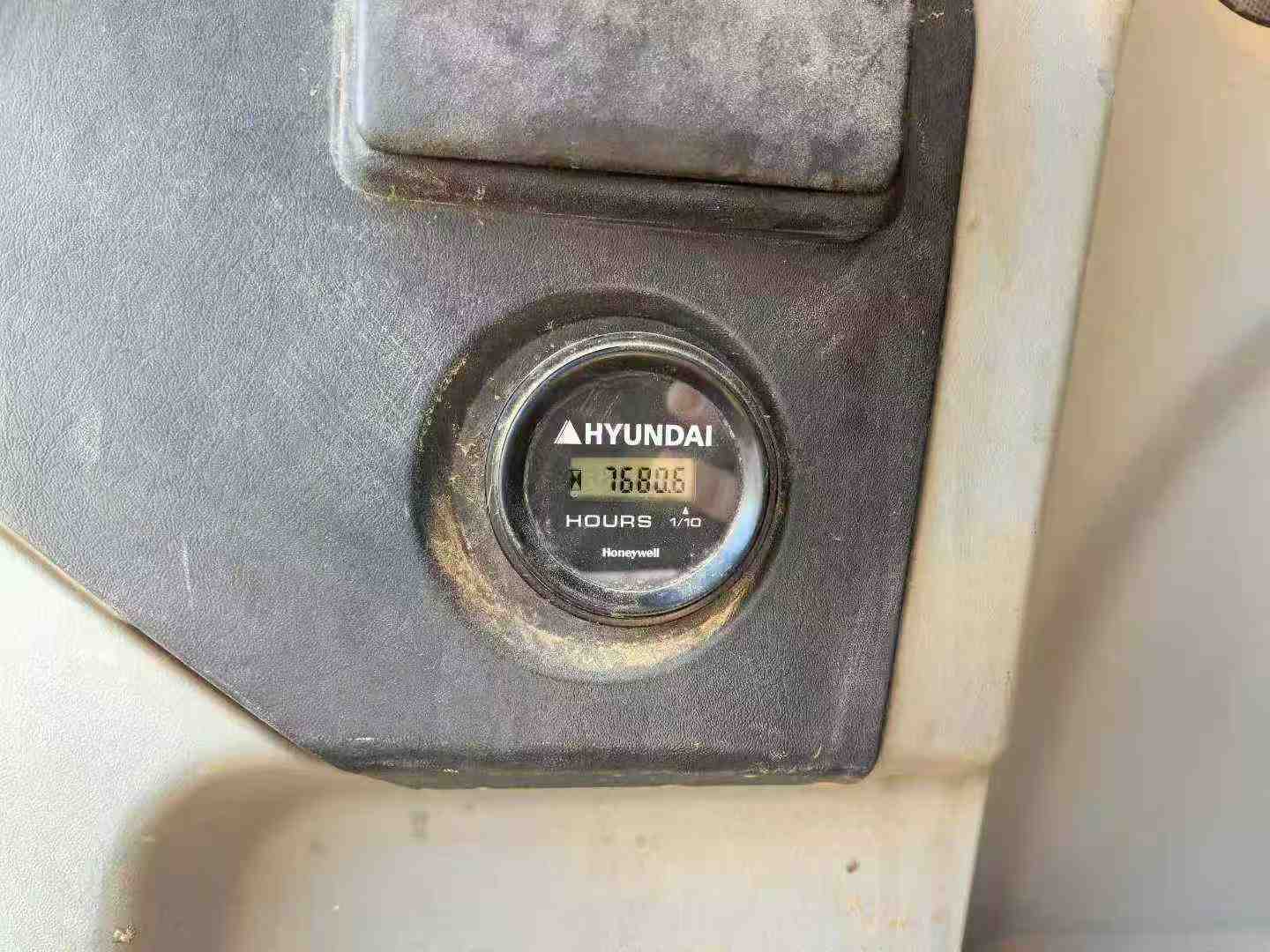 Used Hyundai R215VS Excavator 2020 Model / 6