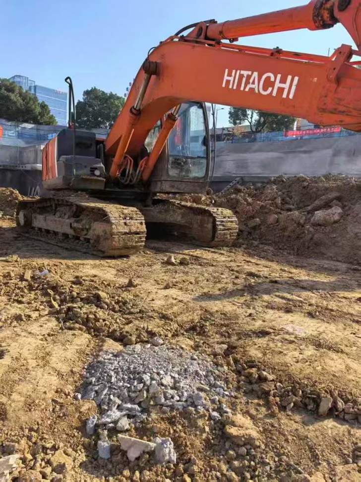 Used Hitachi ZAXIS200 Excavator 2010 Model / 2