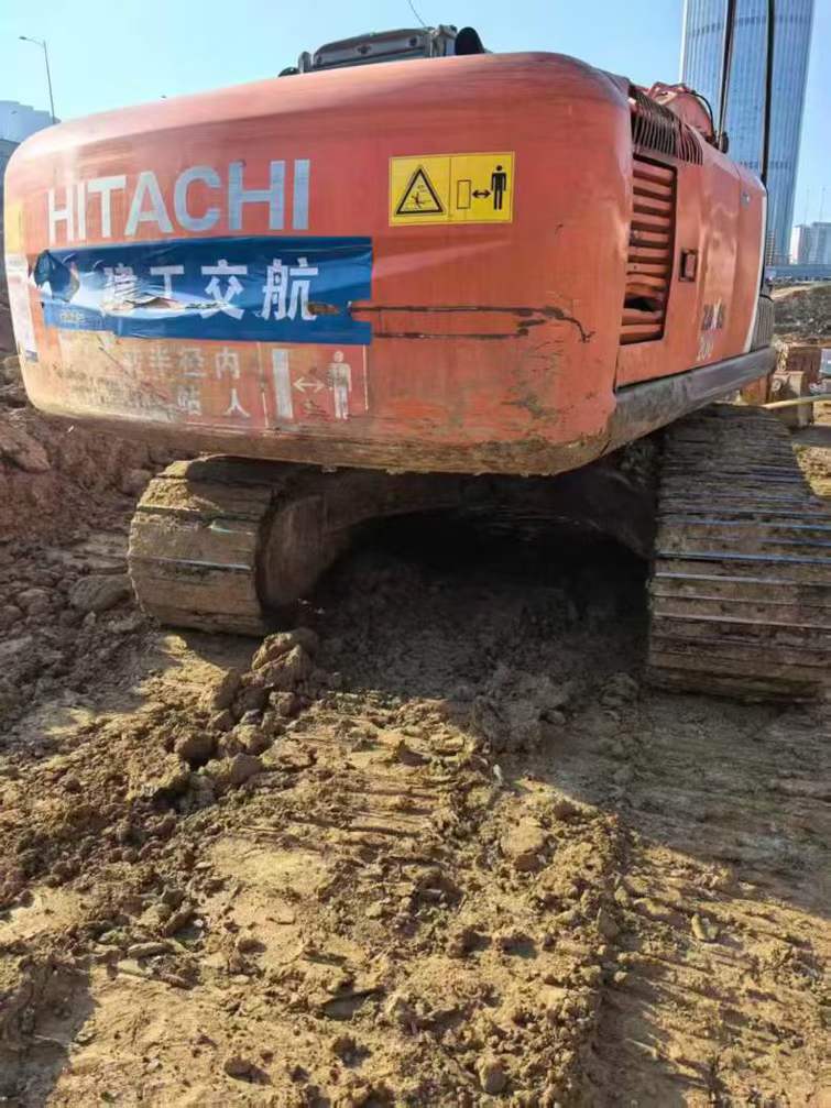 Used Hitachi ZAXIS200 Excavator 2010 Model / 3