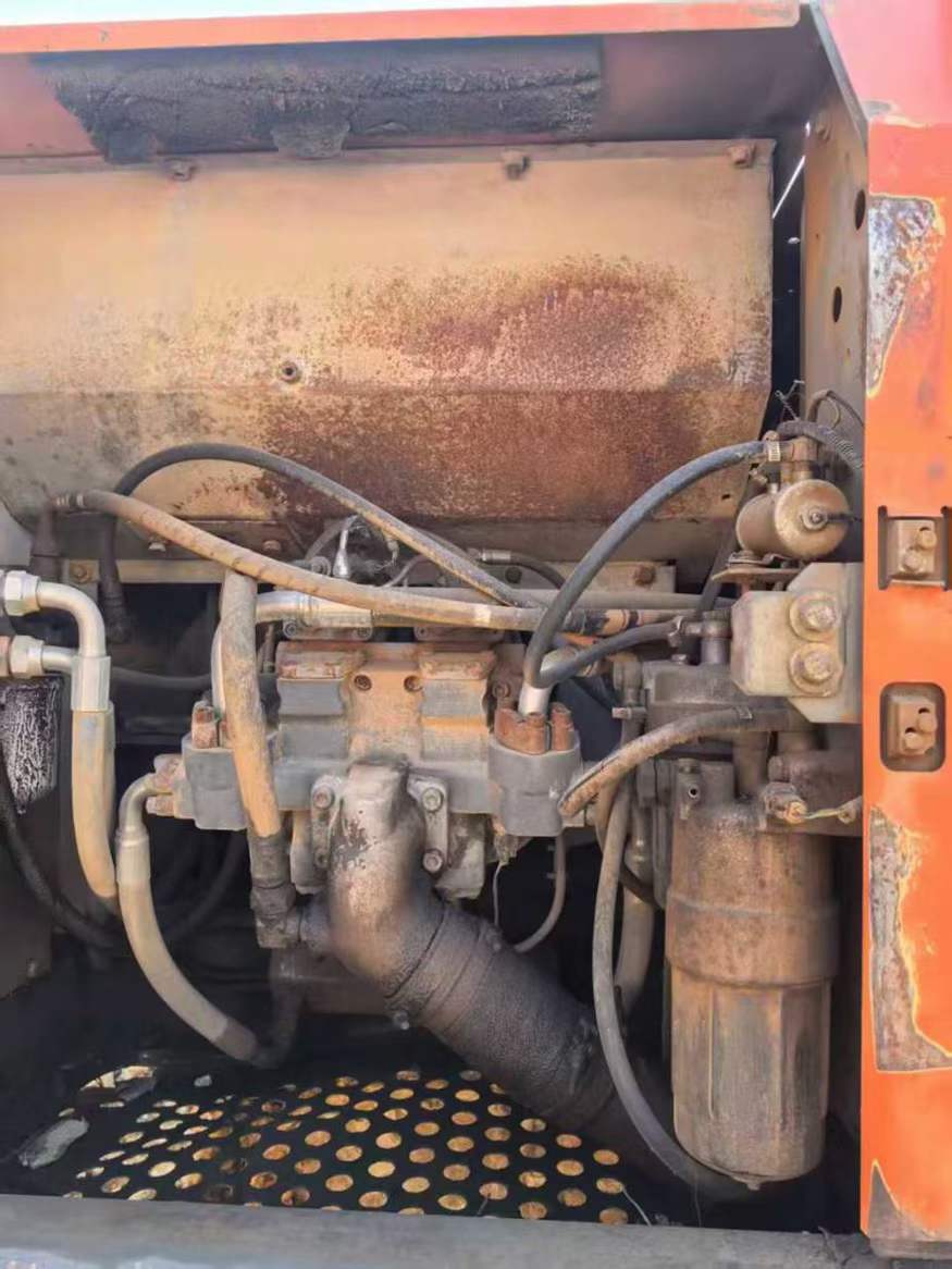 Used Hitachi ZAXIS200 Excavator 2010 Model / 6