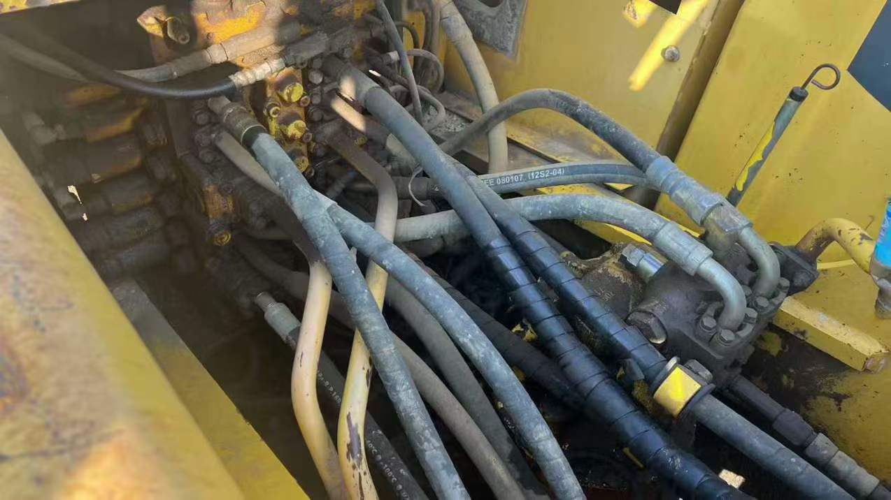 Used Komatsu PC200-8 Excavator 2010 Model / 6