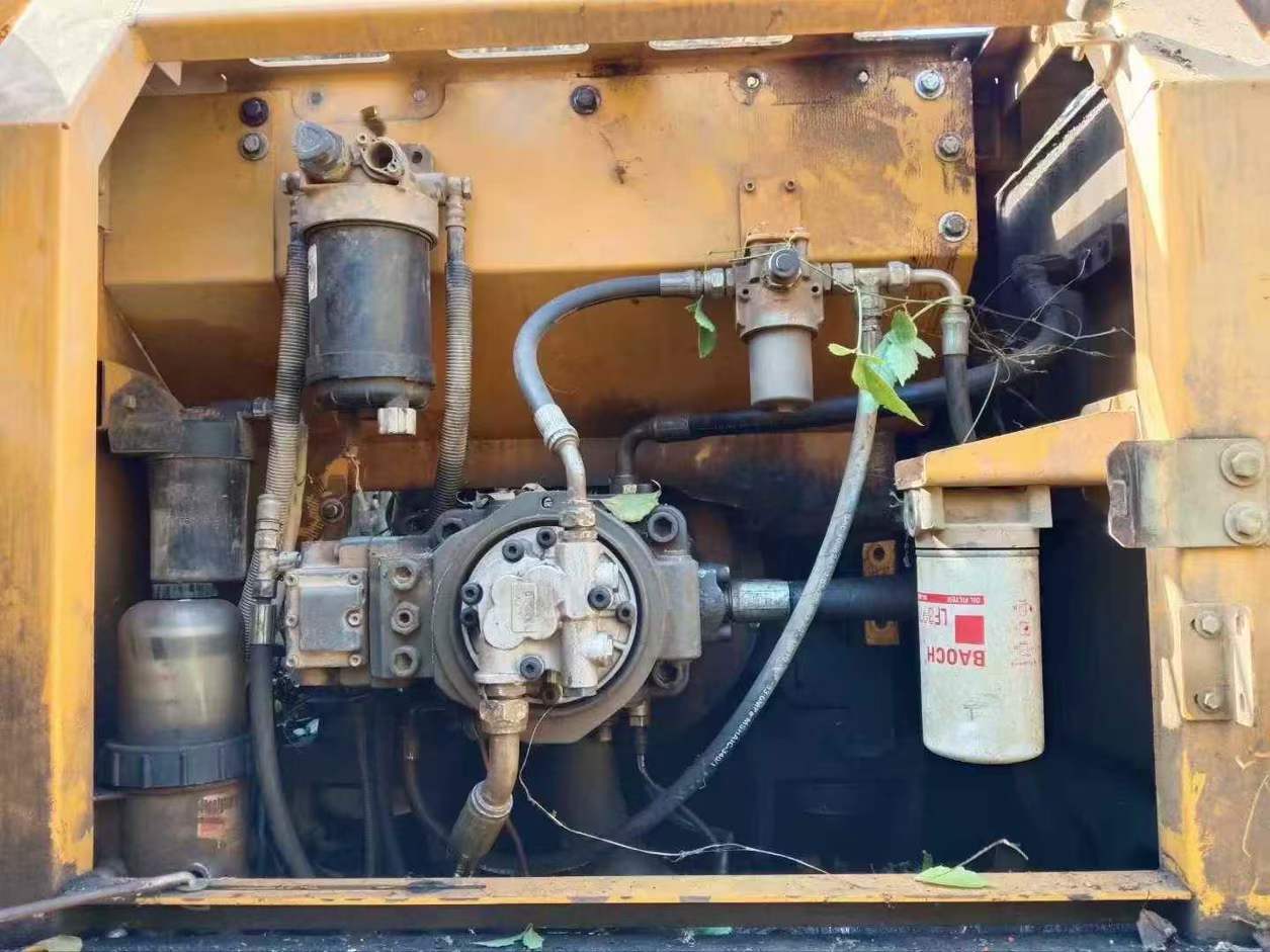 Used XCMG XE215 Excavator 2018 Model / 4