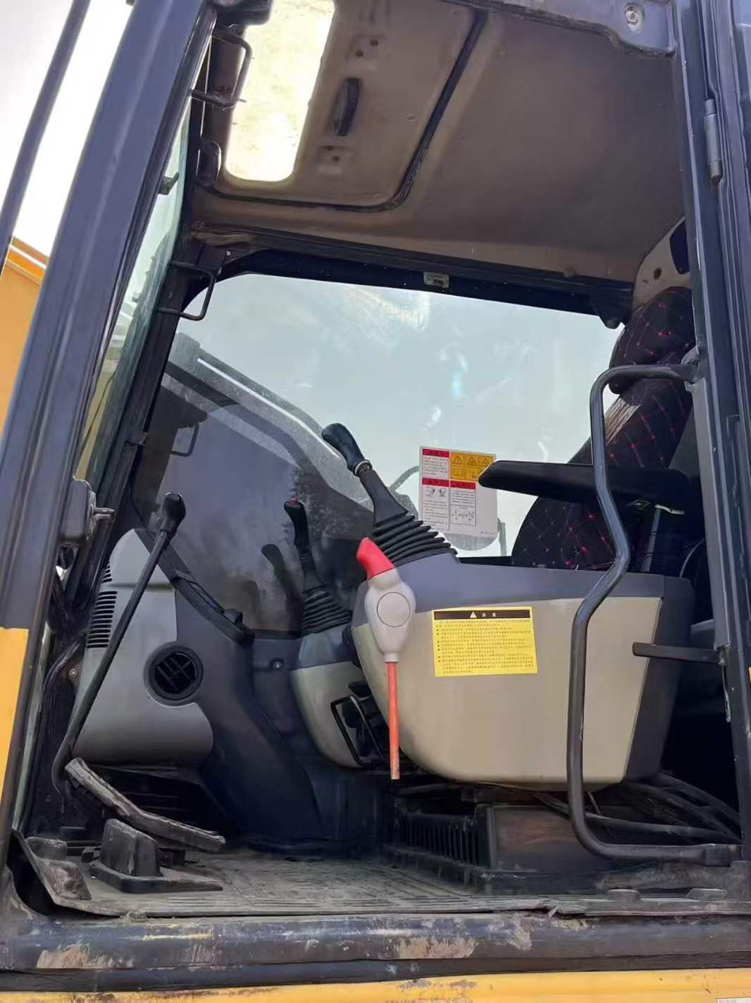 Used Komatsu PC200 Excavator 2016 Model / 3