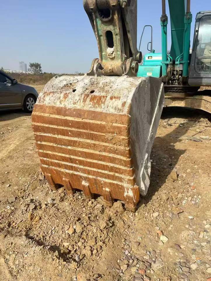 Used Kobelco SK210 Excavator 2016 Model / 3