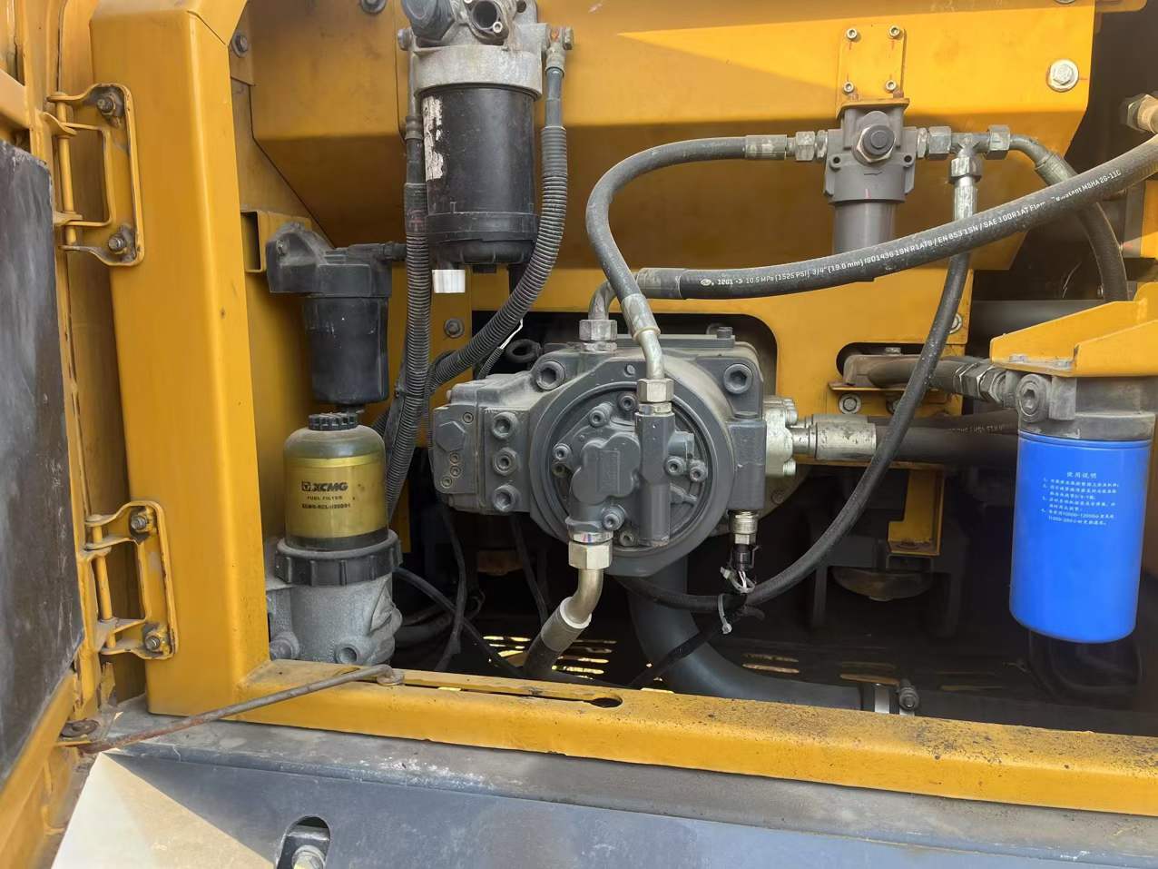 Used XCMG XE245D Excavator 2021 Model / 3