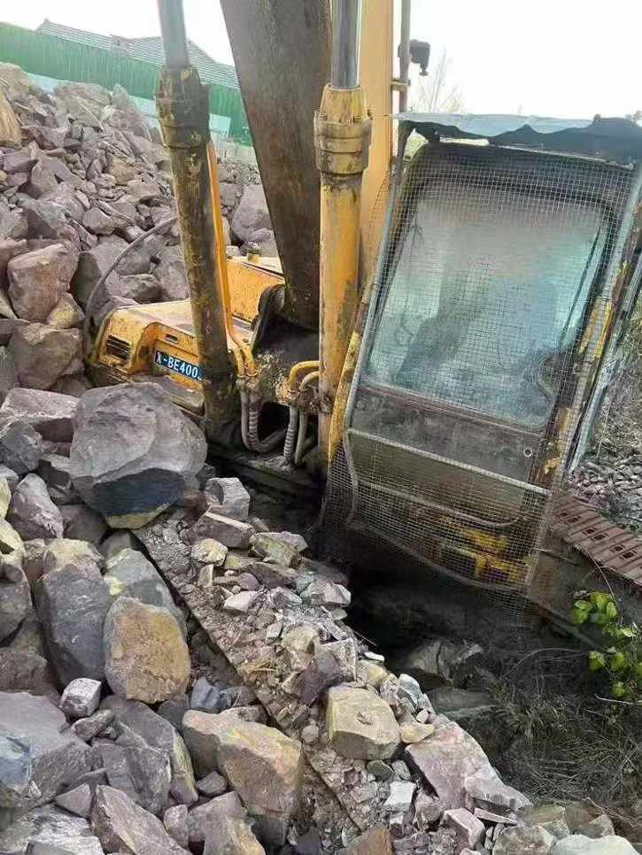 Used Hyundai R300LC-5 Excavator 2016 Model / 3