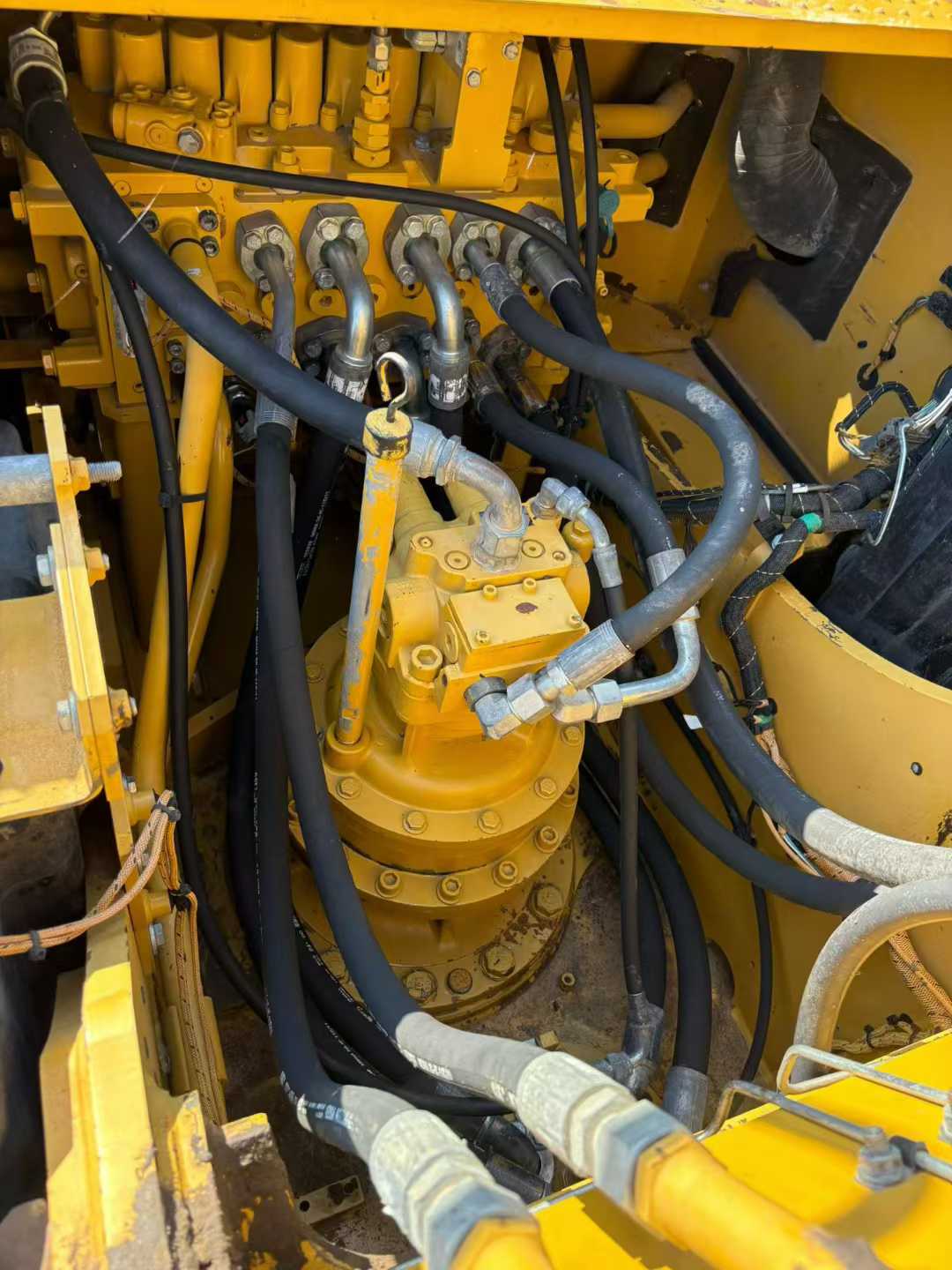 Used Caterpillar 323 Excavator 2018 Model / 8
