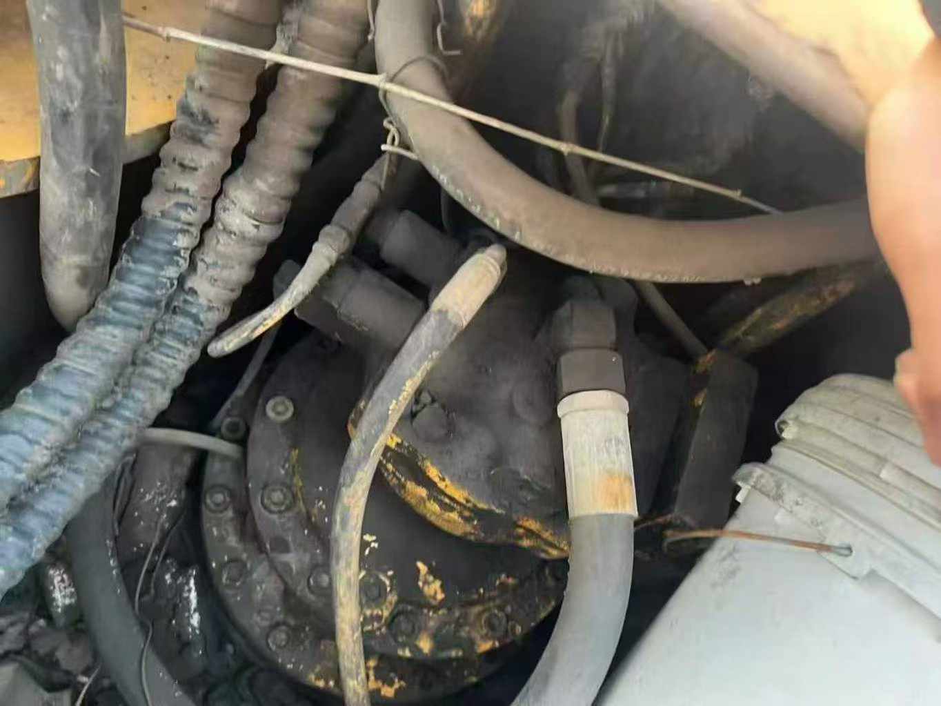 Used Hyundai R300LC-5 Excavator 2016 Model / 4