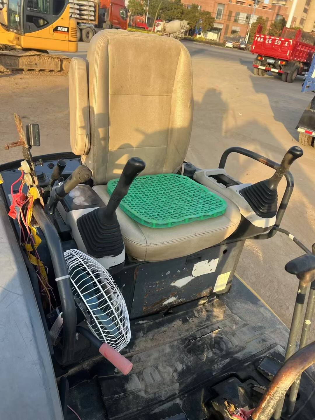 Used Komatsu PC30MR-2 Excavator 2016 Model / 9