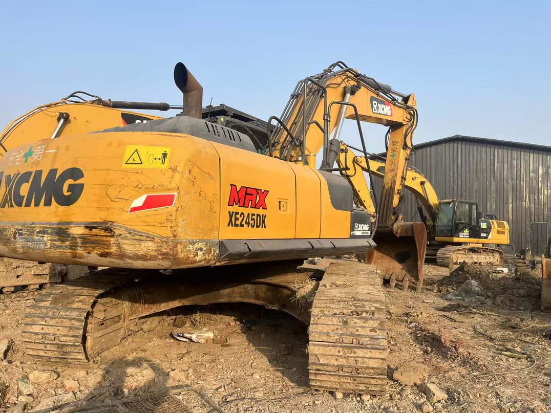 Used XCMG XE245D Excavator 2021 Model / 4