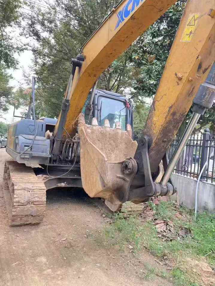 Used XCMG XE135D Excavator 2018 Model / 3