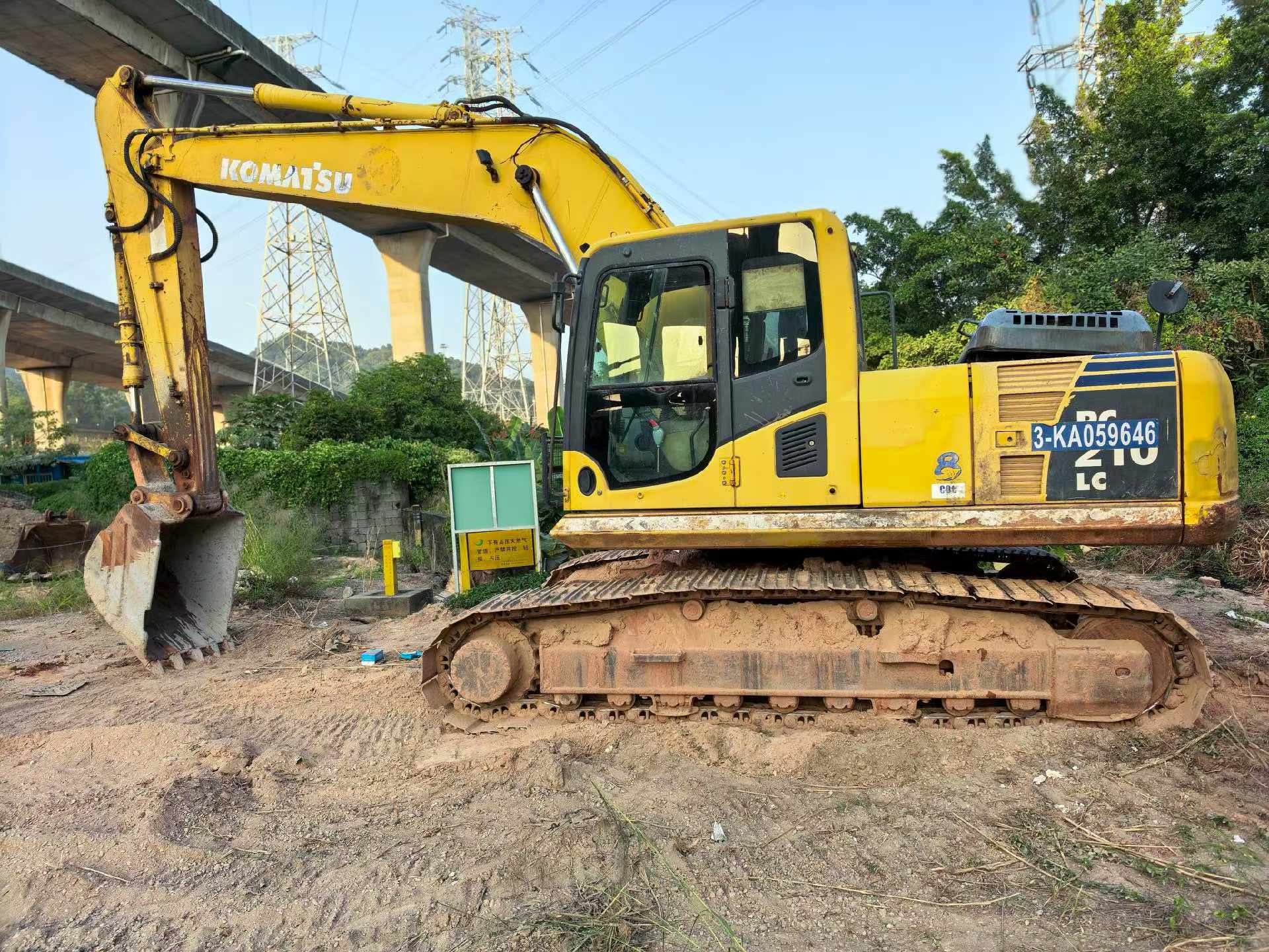 Buy Komatsu PC210-8 Used Excavator / 1