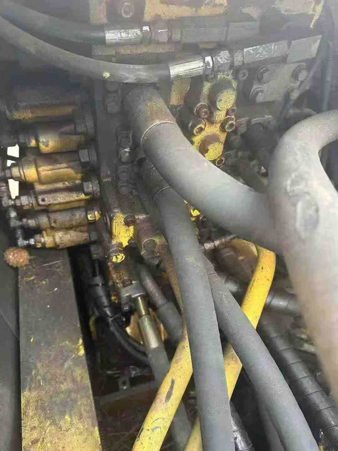 Used Komatsu PC220-8 Excavator 2012 Model / 5