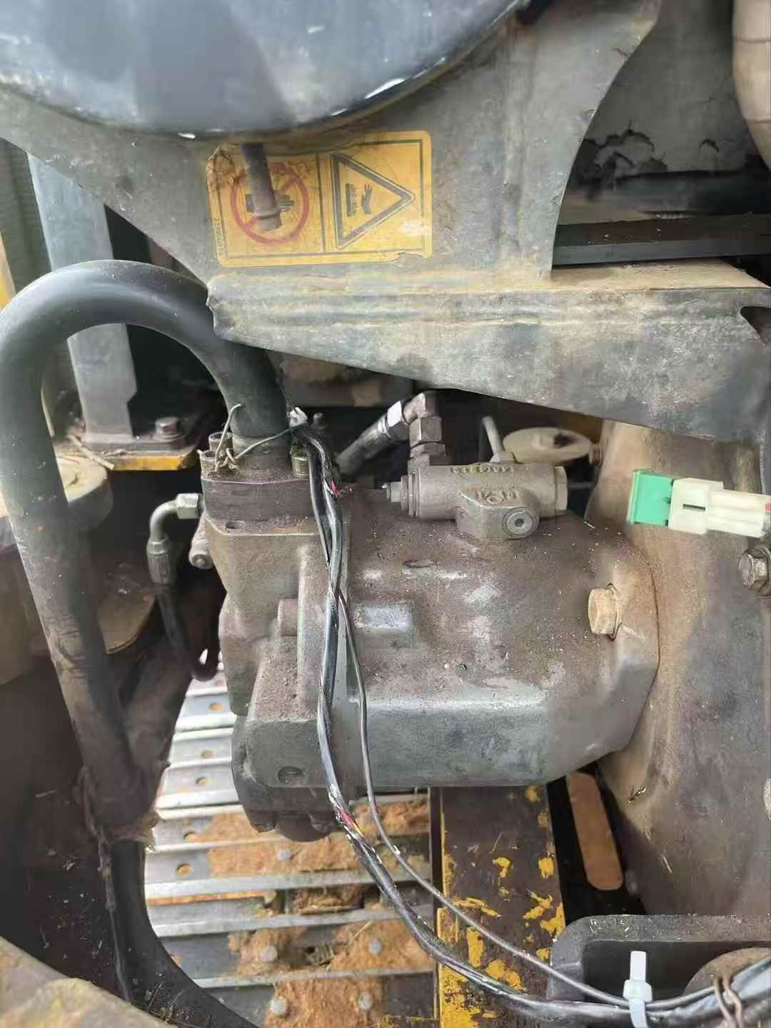 Used XCMG XE60 Excavator 2014 Model / 4