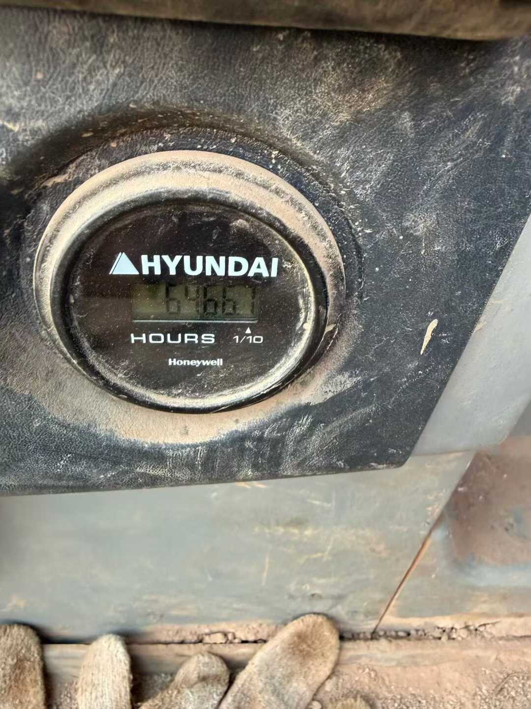 Used Hyundai R215VSN Excavator 2021 Model / 3