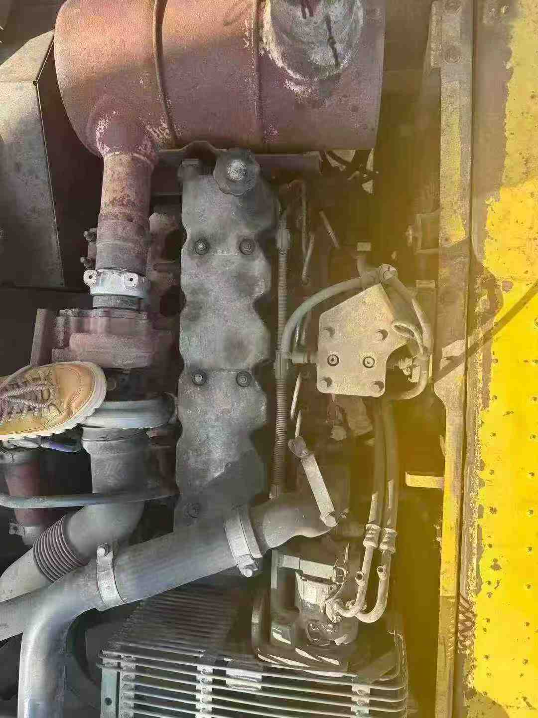 Used Komatsu PC220-8 Excavator 2012 Model / 3