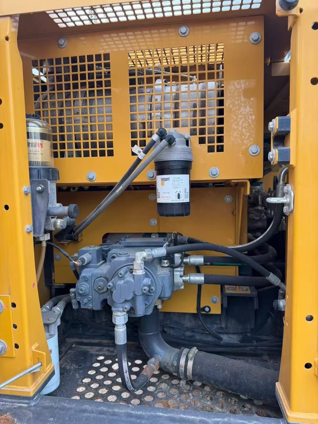 Used XCMG LW200 Excavator 2016 Model / 7