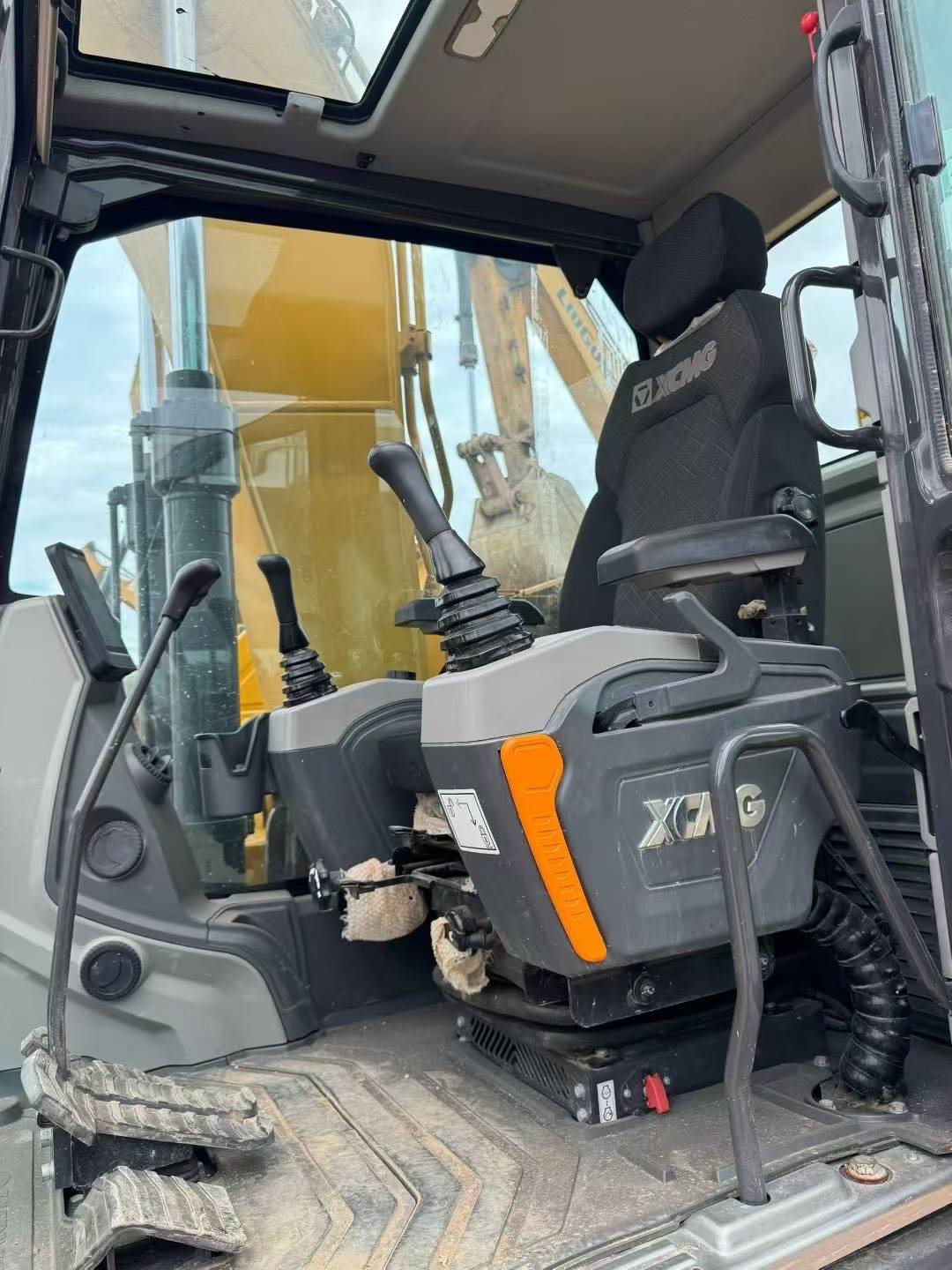 Used XCMG LW200 Excavator 2016 Model / 4