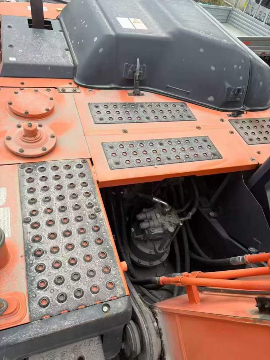 Used Hitachi ZAXIS200 Excavator 2019 Model / 6